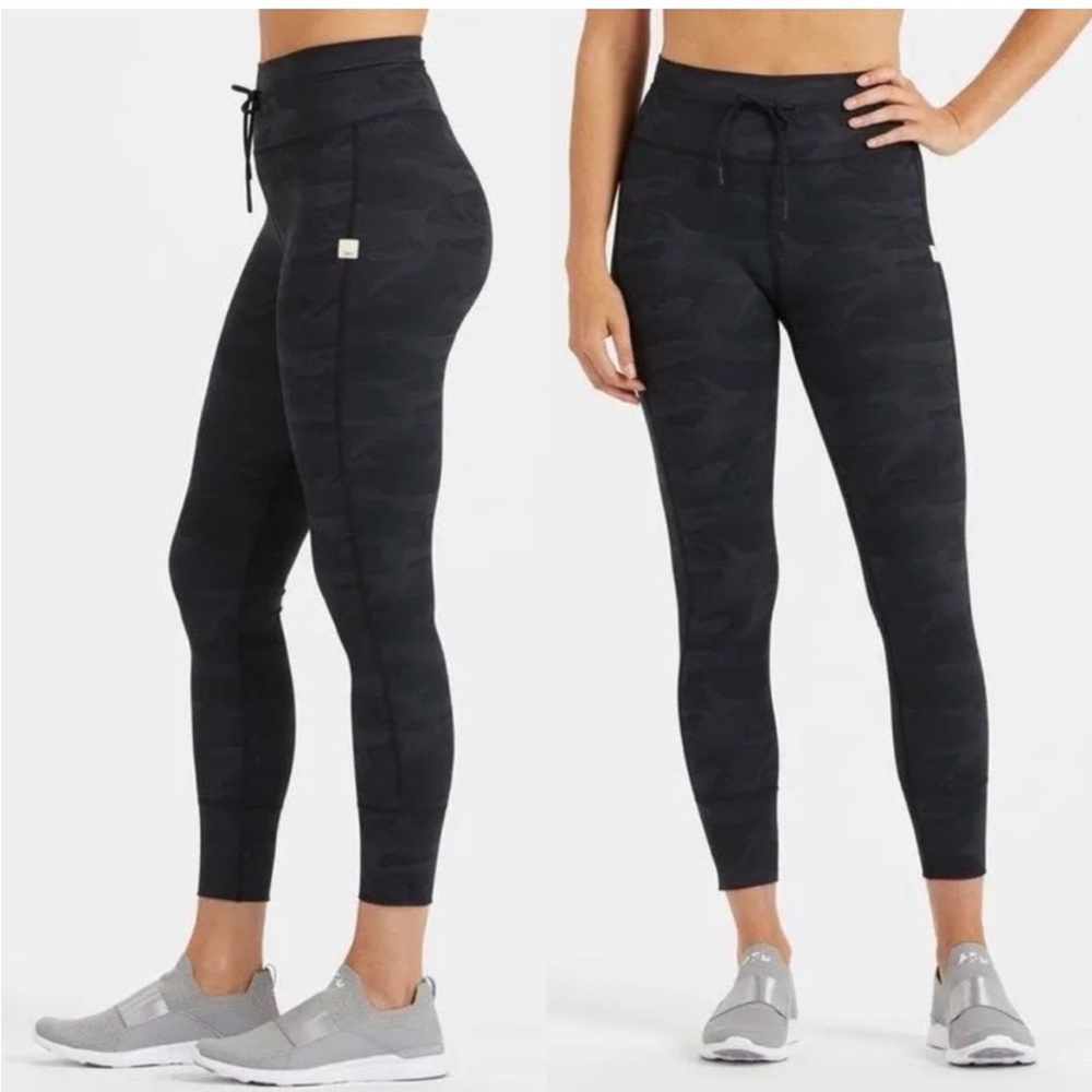 Vuori Daily Legging - Black Camo women’s S - Picture 2 of 10